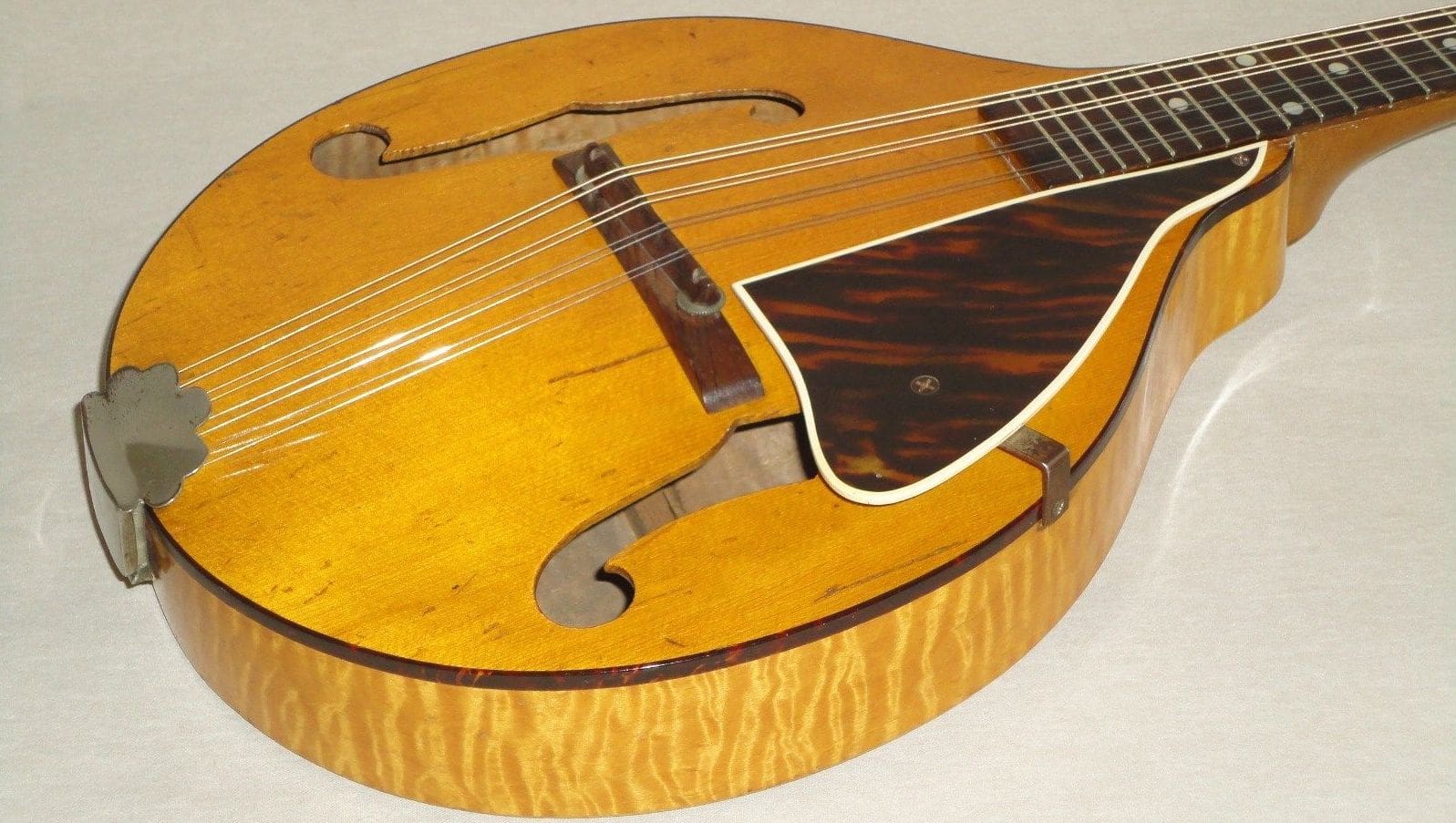 Catch of the Day: 1940 Kalamazoo KMN-12 Oriole Mandolin