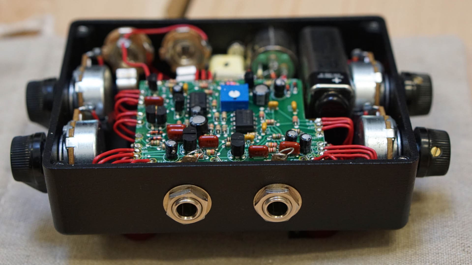 Hands On: Red-Eye Twin Instrument Preamplifier - Fretboard Journal