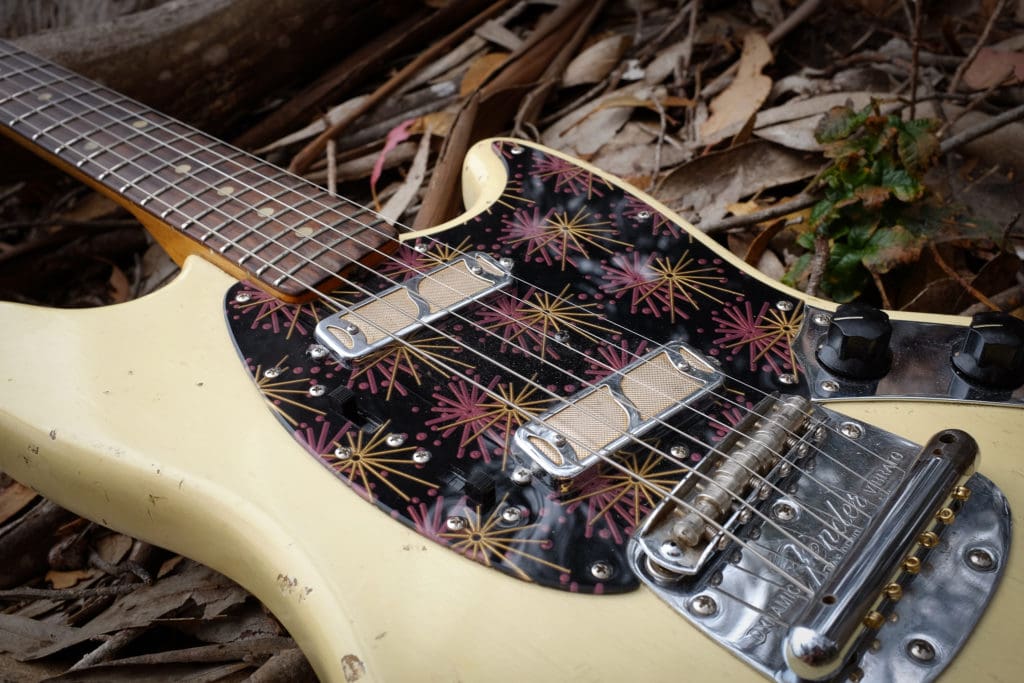 3-decoboom-custom-pickguard-mustang-morning-glory-4