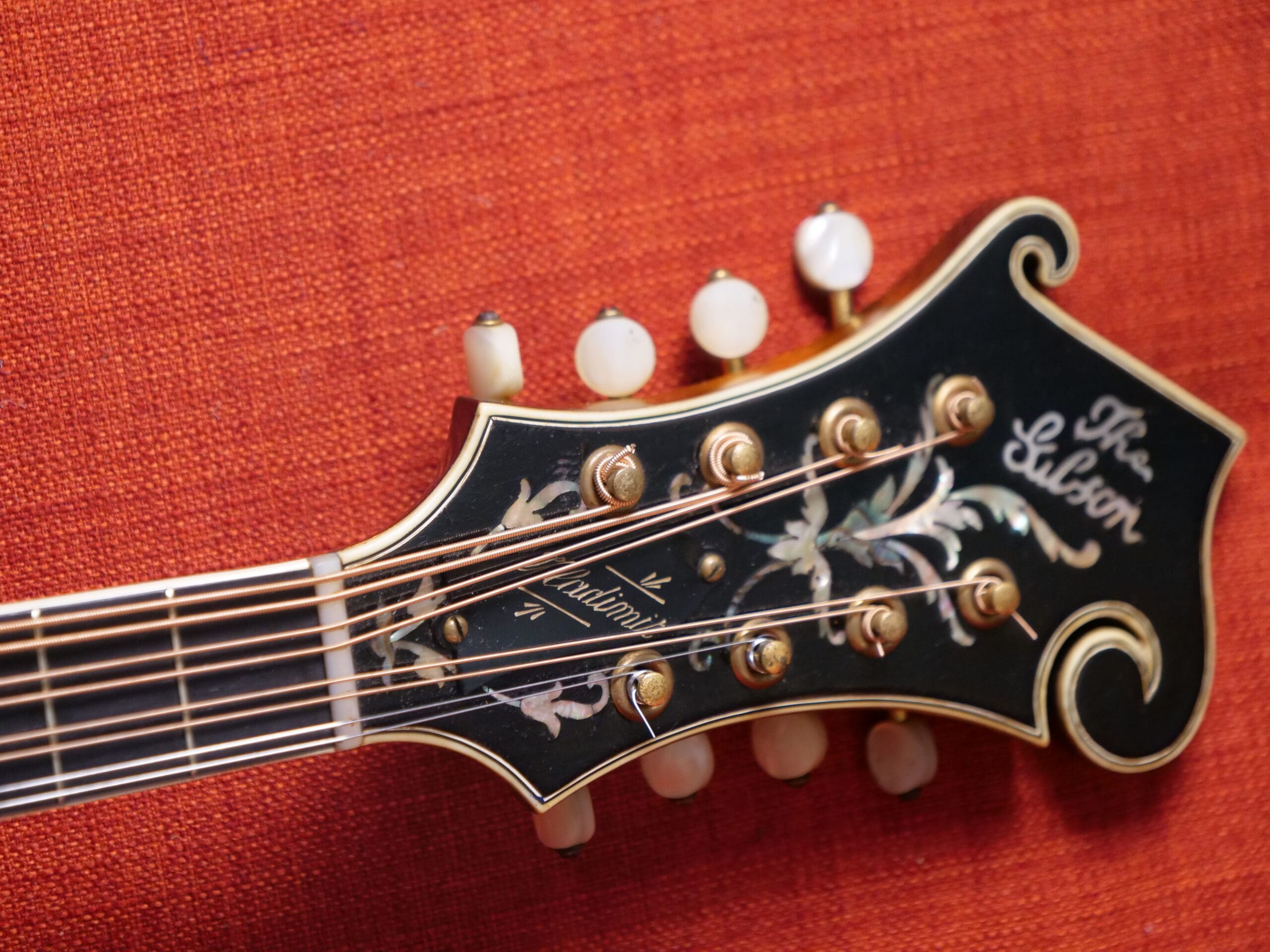 1924年ギブソンmandolin guitar David Grisman Meets “Vladimir,” a 1924 Gibson “Loar” H-5 Mandola